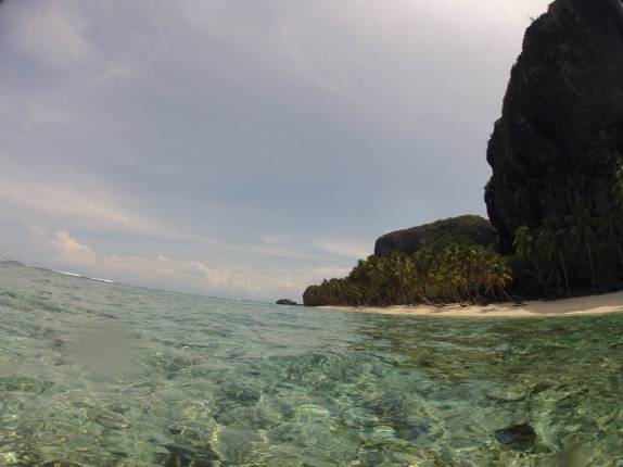 Águas transparentes na Playa Frontón, perto de La Galera, na península de Samaná, litoral norte da República Dominicana
